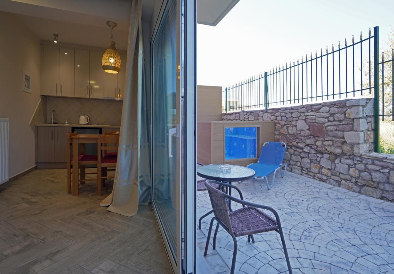 Semiramis Suites With Pool Kalamata Exterior foto
