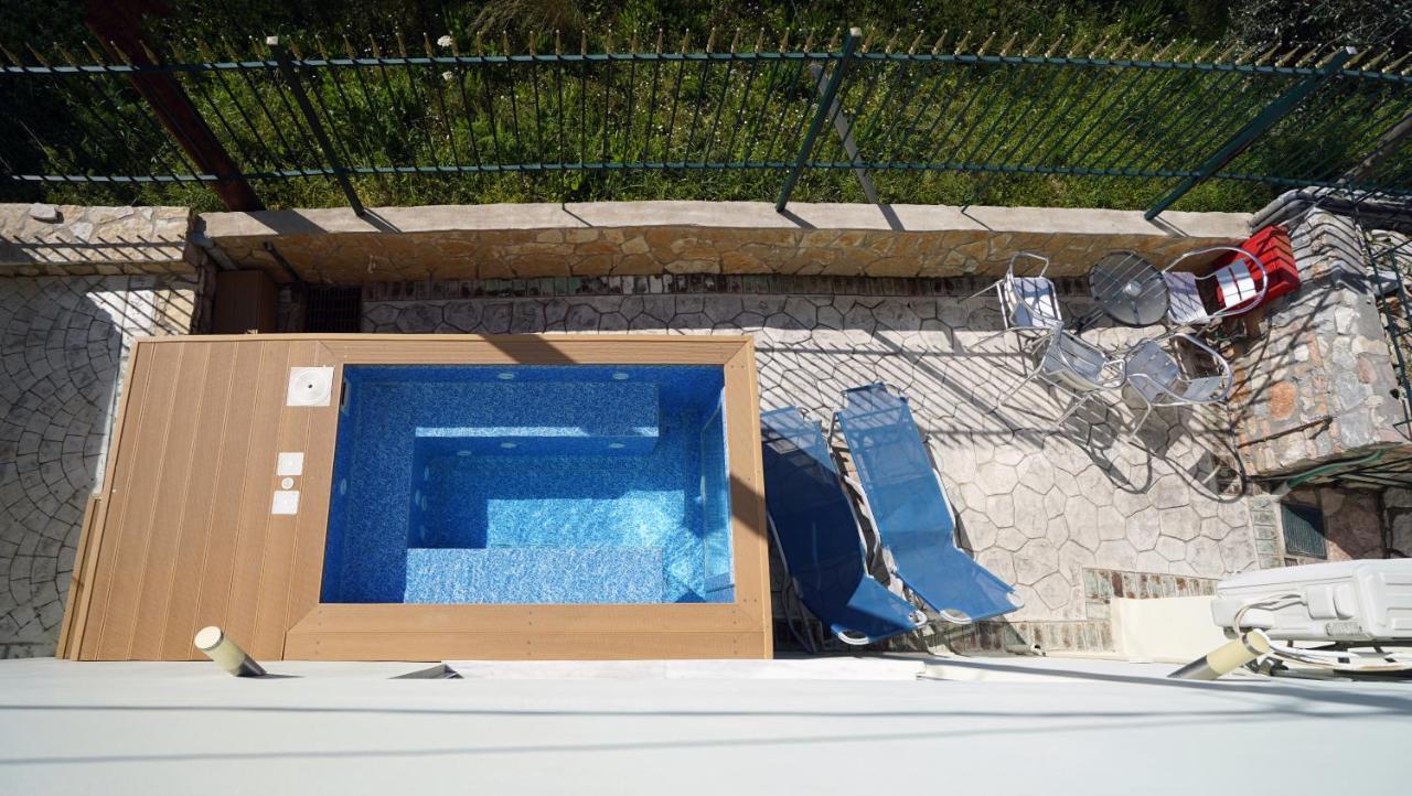 Semiramis Suites With Pool Kalamata Exterior foto