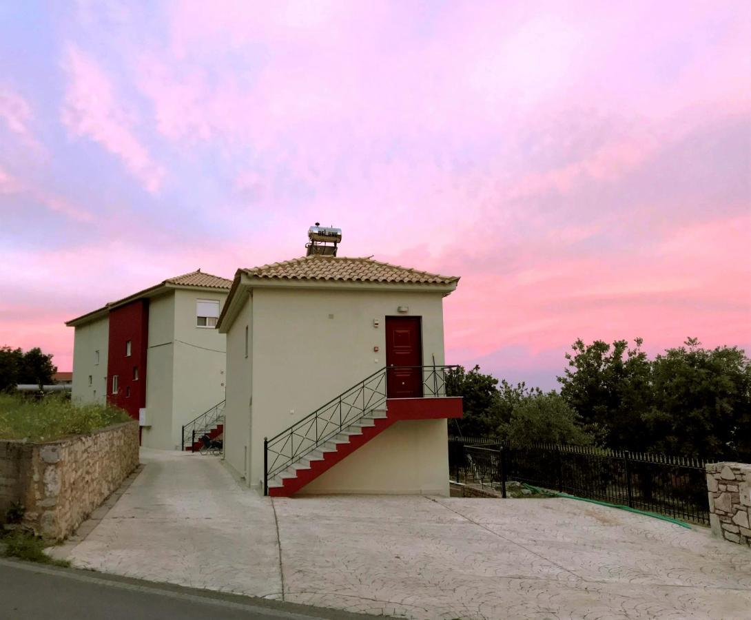 Semiramis Suites With Pool Kalamata Exterior foto