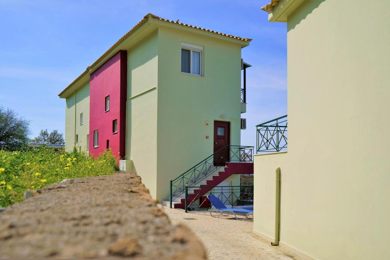 Semiramis Suites With Pool Kalamata Exterior foto