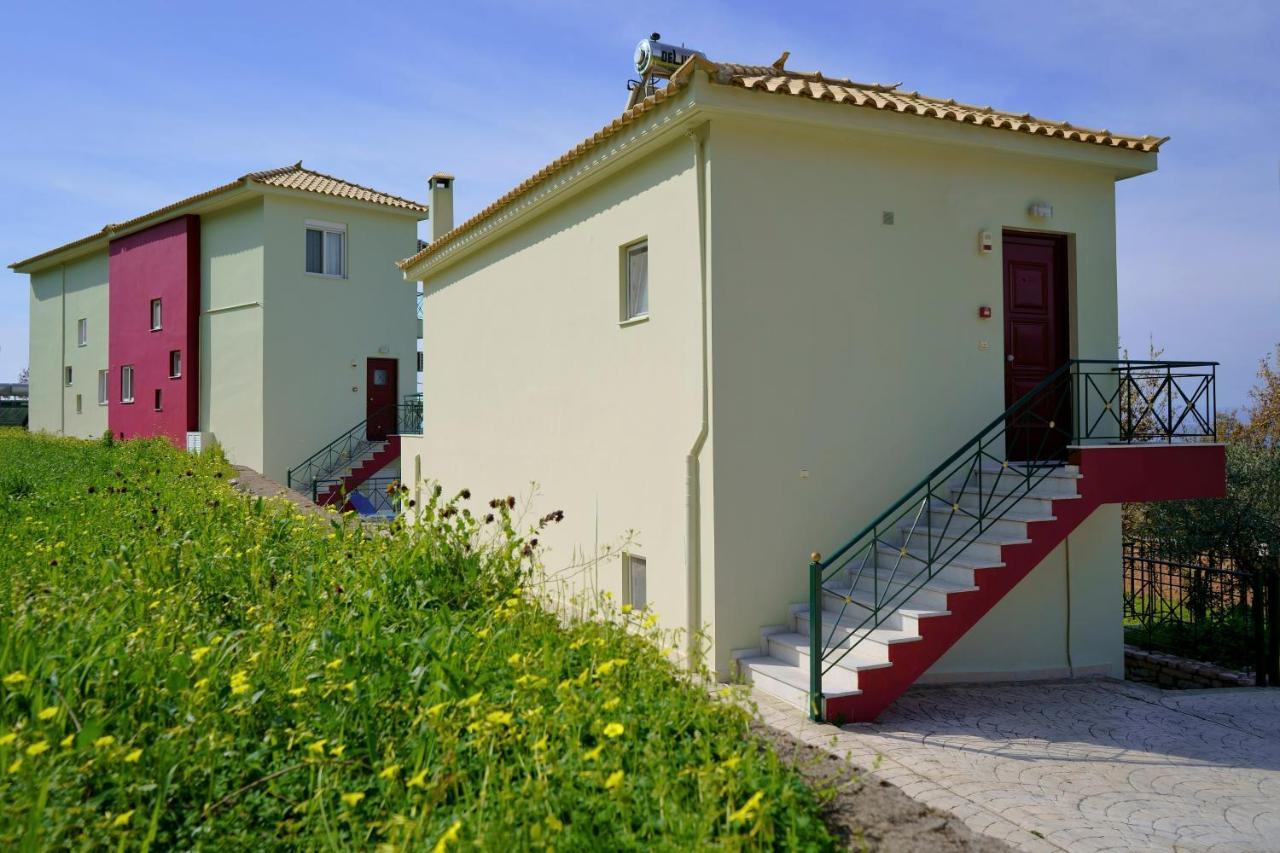 Semiramis Suites With Pool Kalamata Exterior foto
